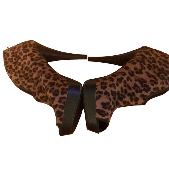 EUC Bamboo Peep Toe Faux Cheetah Print open toe Bootie/ Stiletto Heel is 4” high - Picture 2 of 5